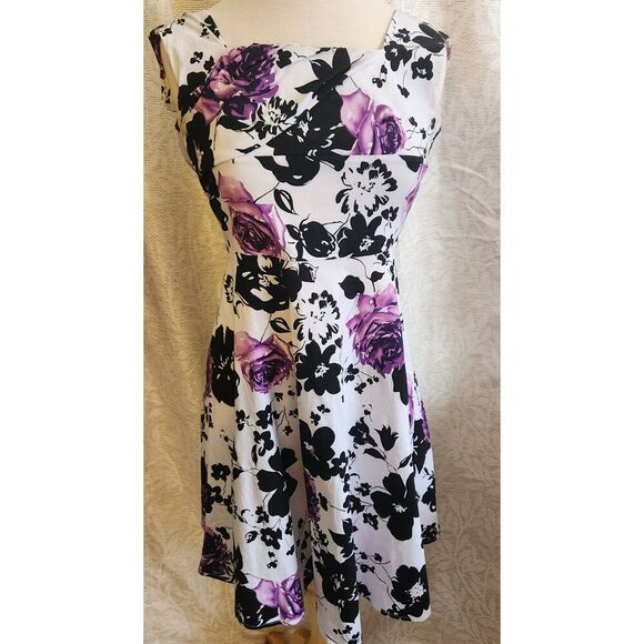 Beautiful floral, professionally handmade dress - Picture 1 of 6